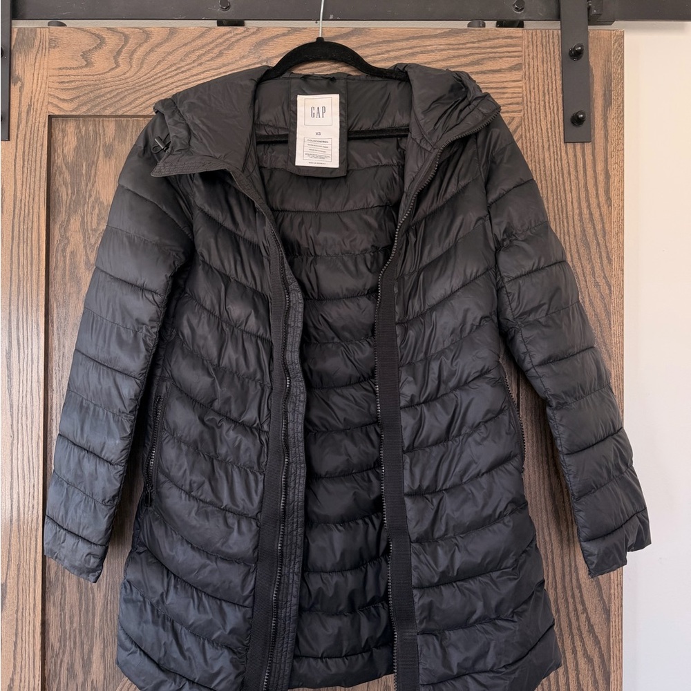GAP Women's Black Puffer Coat